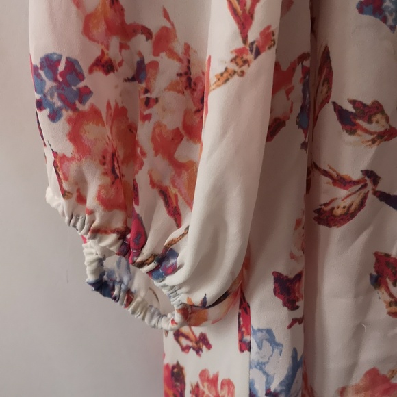 Lovely Like-new Women's Tunic Top by Violet + Claire (Size 2X) Pink Blue Florals - Picture 4 of 6